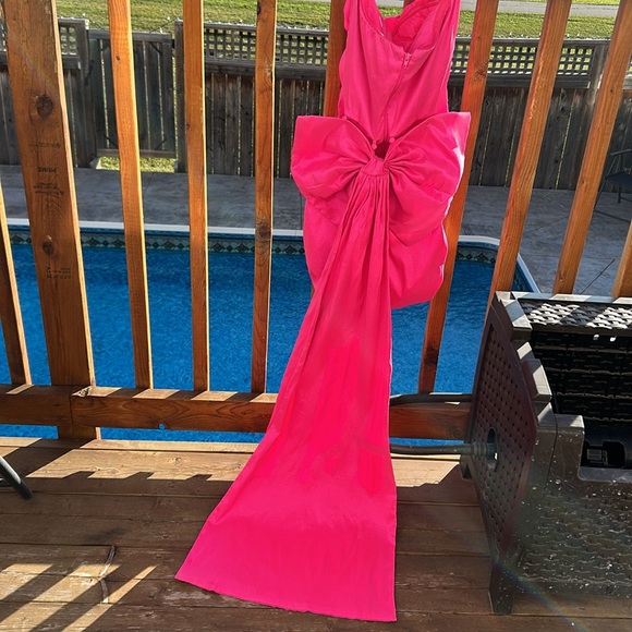 Fun party dress, bow is easily detachable - Picture 5 of 7